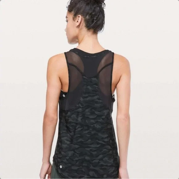 Lululemon Black Camo tank top size 6 - Picture 3 of 5